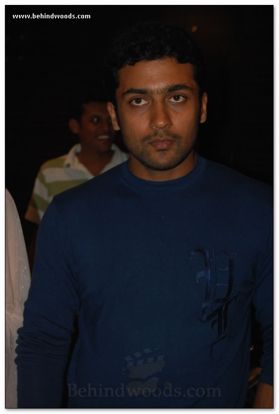 Stars glitter @ Vaaranam Aayiram premiere - Images