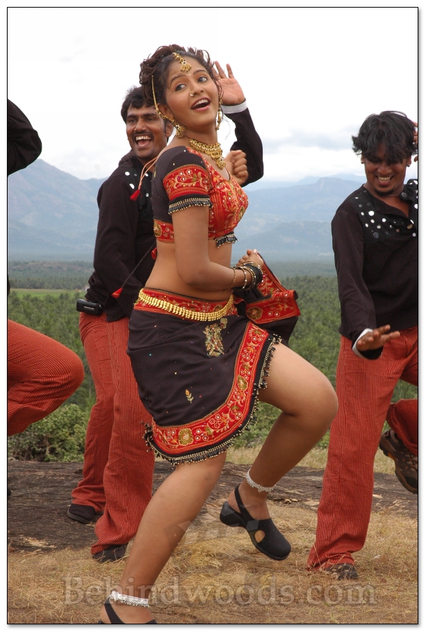 Aayutham seivom Movie Gallery