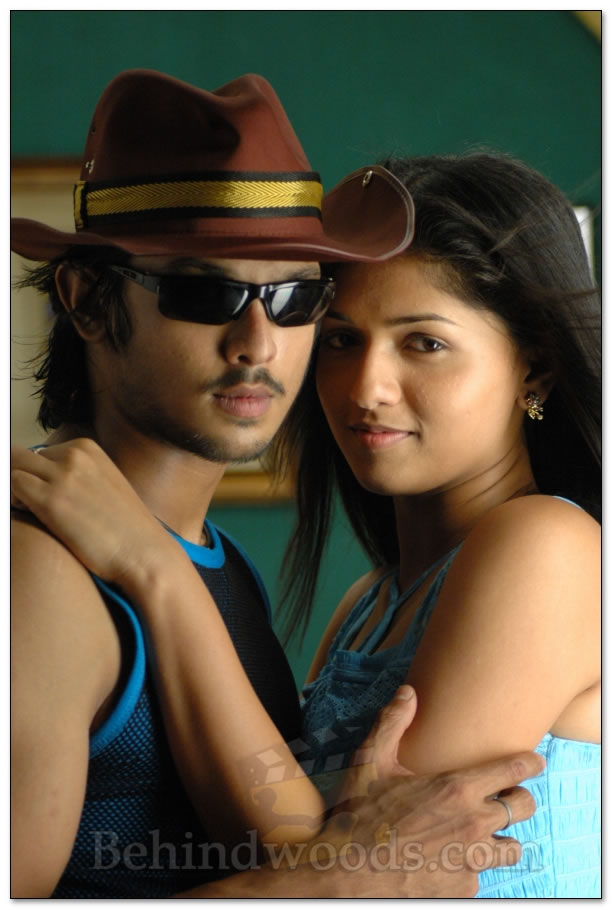 Kadhalil Vizhundhen Movie Gallery