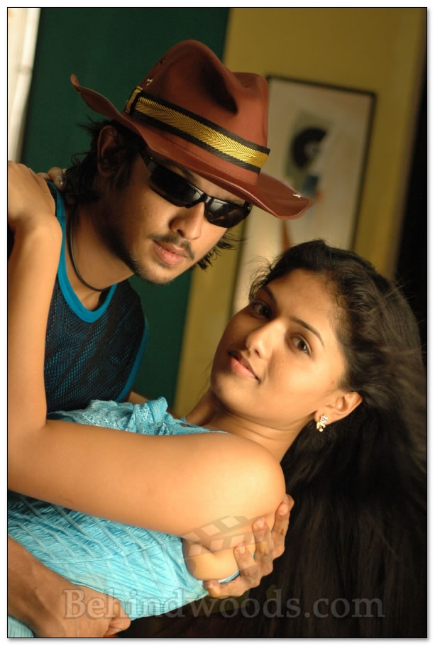 Kadhalil Vizhundhen Movie Gallery