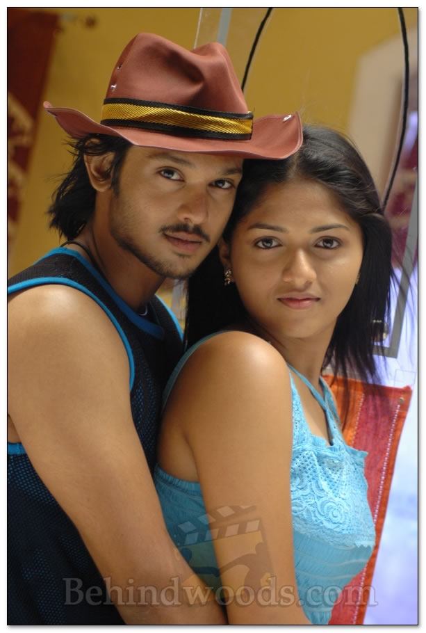 Kadhalil Vizhundhen Movie Gallery