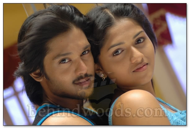 Kadhalil Vizhundhen Movie Gallery