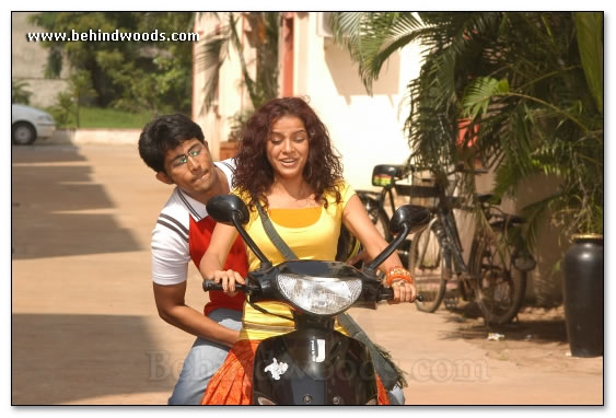 Poi Solla Porom Movie Images