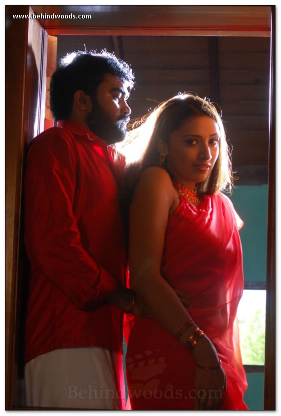 Poova Thalaiya Movie Gallery 