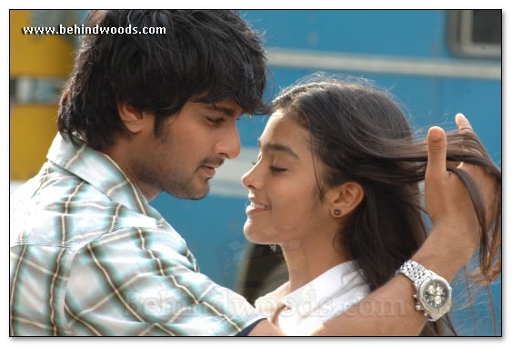 Yean ippadi mayakkinai: Movie images