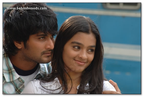 Yean ippadi mayakkinai: Movie images