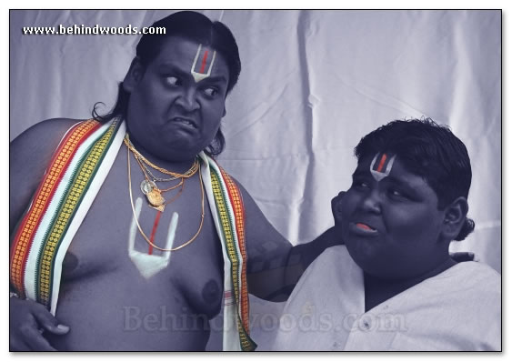 Oliyum Oliyum Movie - Images