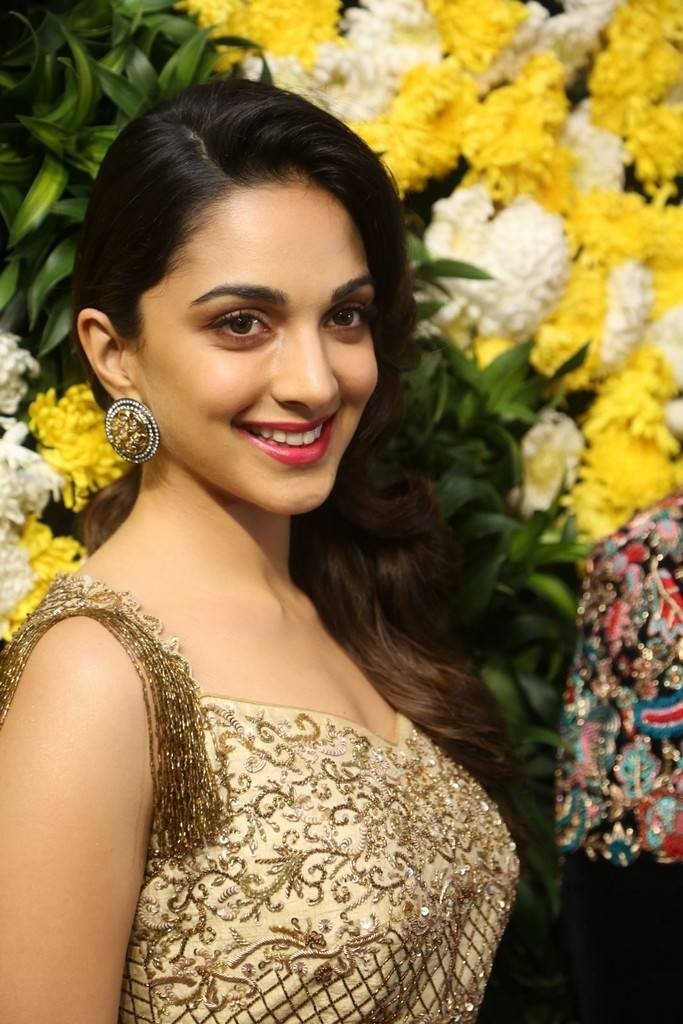 Kiara Advani (aka) Kiara Advanai photos stills & images