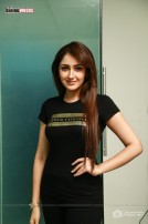 Sayyeshaa Saigal (aka) Sayyeshaa