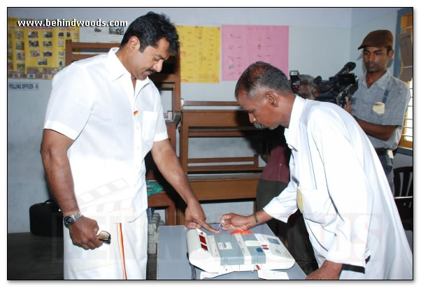 Ajith, Vijay and Sarath Vote - Images