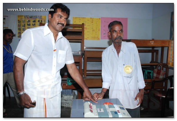 Ajith, Vijay and Sarath Vote - Images