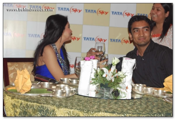 Asin dines with Tatasky winner - Images