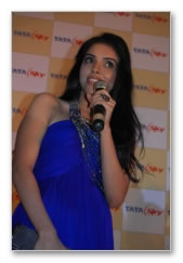 Asin dines with Tatasky winner - Images