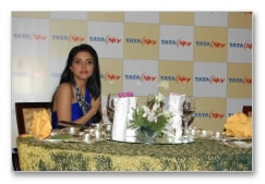 Asin dines with Tatasky winner - Images