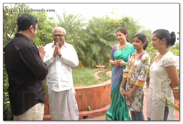 Kamal calls on K Balachander - images 