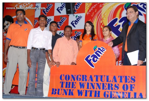 Genelia date with fans - Images