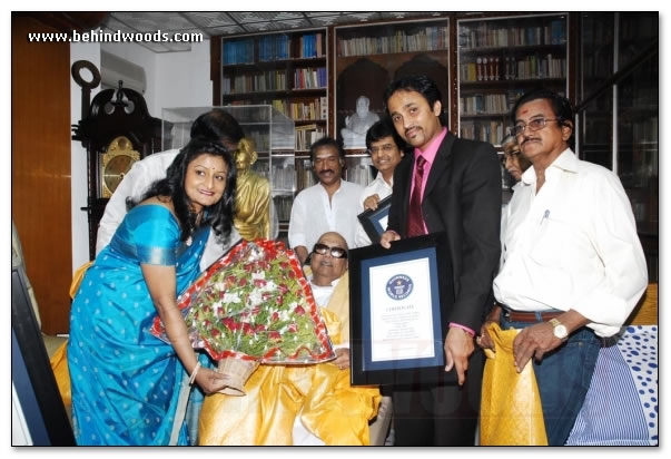 Guinness Sigappu Mazhai team meets CM - images