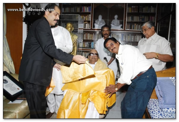 Guinness Sigappu Mazhai team meets CM - images