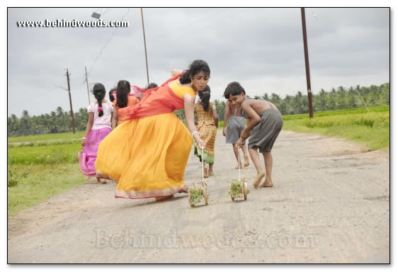 Guthirai Movie - Images