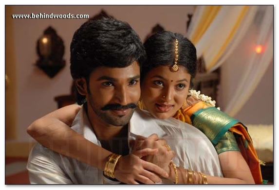 Sarithiram Movie Images