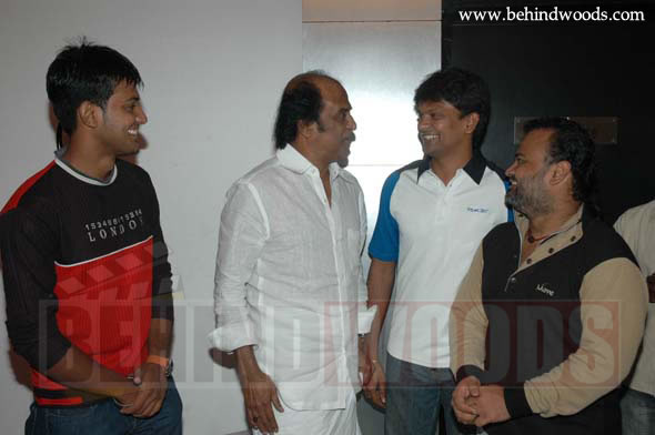 Superstar with Vennila Kabadi Kuzhu team -  images