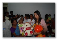 Trisha visits Cancer Institute - Images