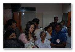 Trisha visits Cancer Institute - Images