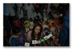 Trisha visits Cancer Institute - Images