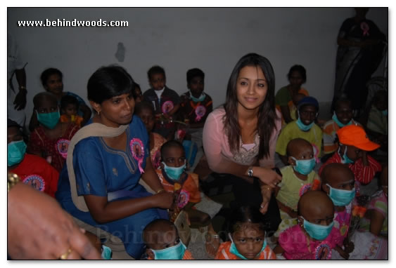 Trisha visits Cancer Institute - Images