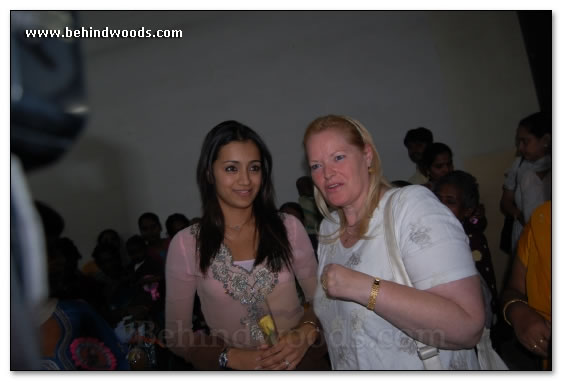 Trisha visits Cancer Institute - Images