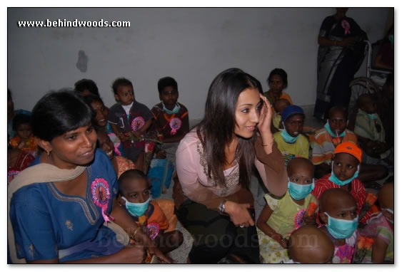 Trisha visits Cancer Institute - Images