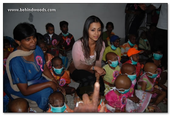 Trisha visits Cancer Institute - Images