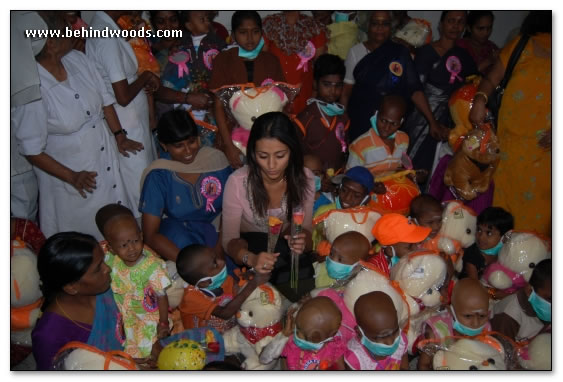 Trisha visits Cancer Institute - Images