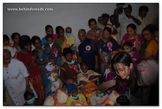 Trisha visits Cancer Institute - Images