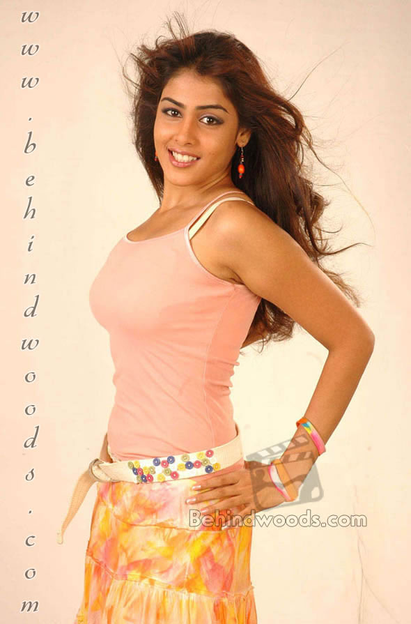 tamil actress Genelia