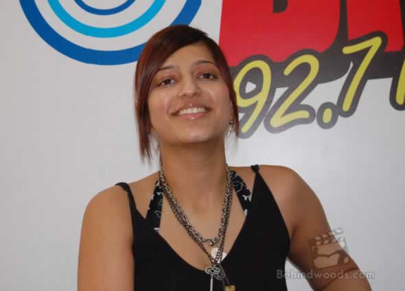 Shruthi Kamal haasan at FM station: Images