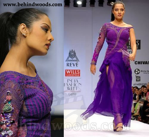 Divas walk the ramp - Wills Fashion Week