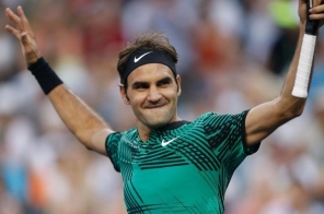 Federer defeats Wawrinka, clinches BNP title for fifth time