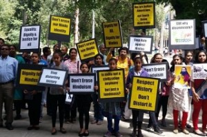 Indian-Americans protest in Chicago