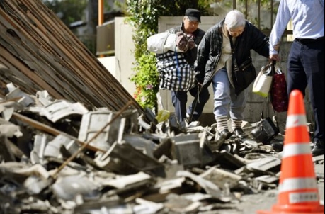 Nine Killed As Powerful Earthquake Rocks Japan - News Shots