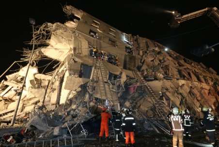 Powerful Earthquake Rocks Taiwan, 5 Dead, Several Injured - News Shots