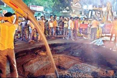 Road caves in on Poonamallee High Road - News Shots