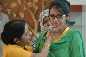 Sushma welcomes Indian women in Wagah border