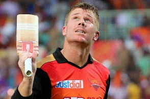 Warner 1st player to hit 500+ runs in 4 straight IPL seasons