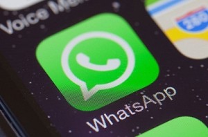 WhatsApp lets users pin three chats to top