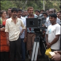 http://behindwoods.com/tamil-movie-news-1/feb-11-02/images/avan-ivan-bala-11-02-11.jpg