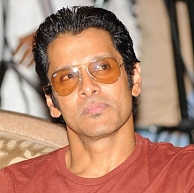 south-has-directors-and-north-has-good-writers--vikram-photos-pictures-stills