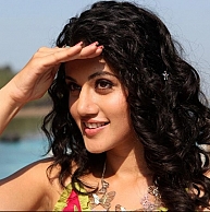 taapsee-gets-to-go-under-the-deep-sea-photos-pictures-stills