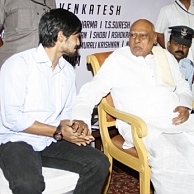 tn-governor-turns-up-for-nakul-and-santhanam-photos-pictures-stills