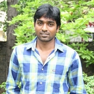 vijay-sethupathi-spotted-with-a-big-group-photos-pictures-stills